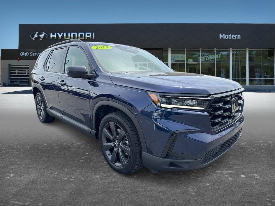 Used 2025 Honda Pilot Sport image 2