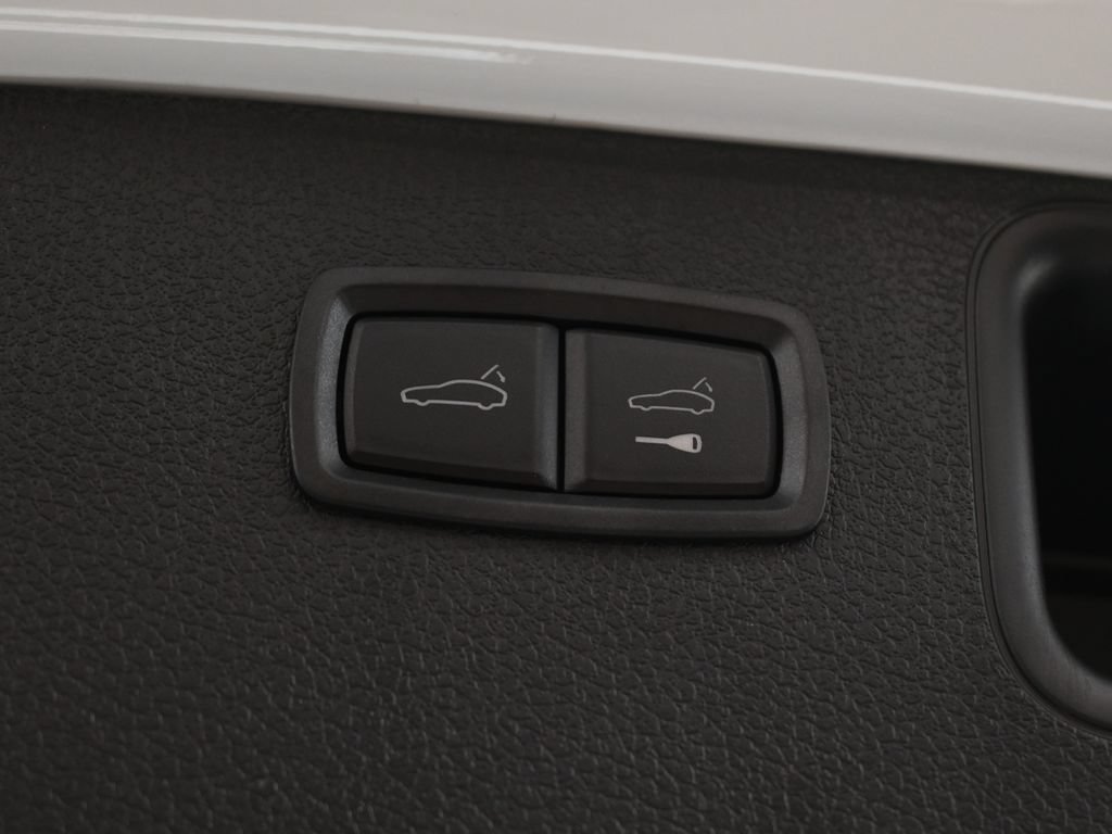 Used 2026 Porsche Macan AWD/4WD image 44