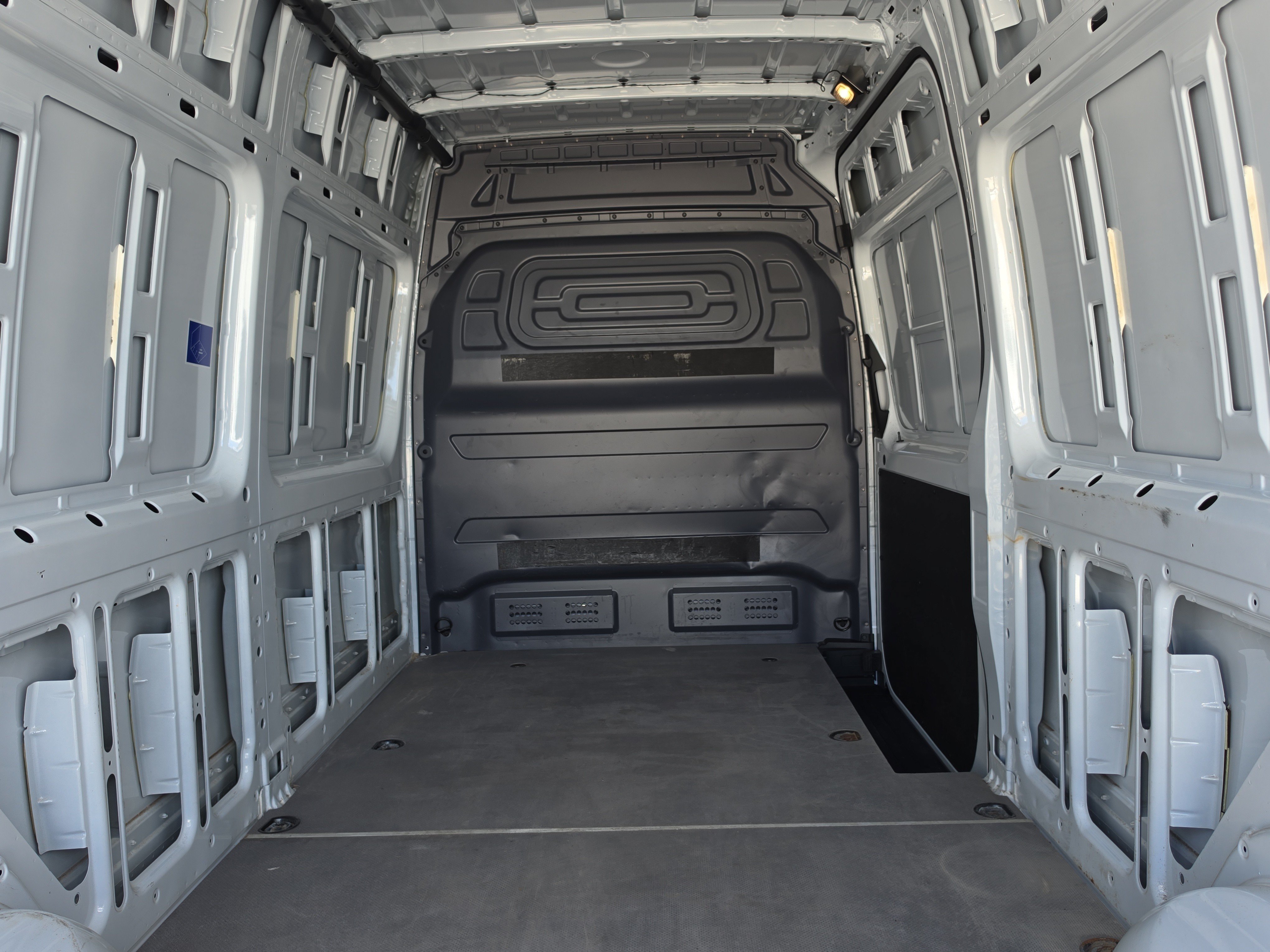 Used 2025 Mercedes-Benz Sprinter 2500 image 14