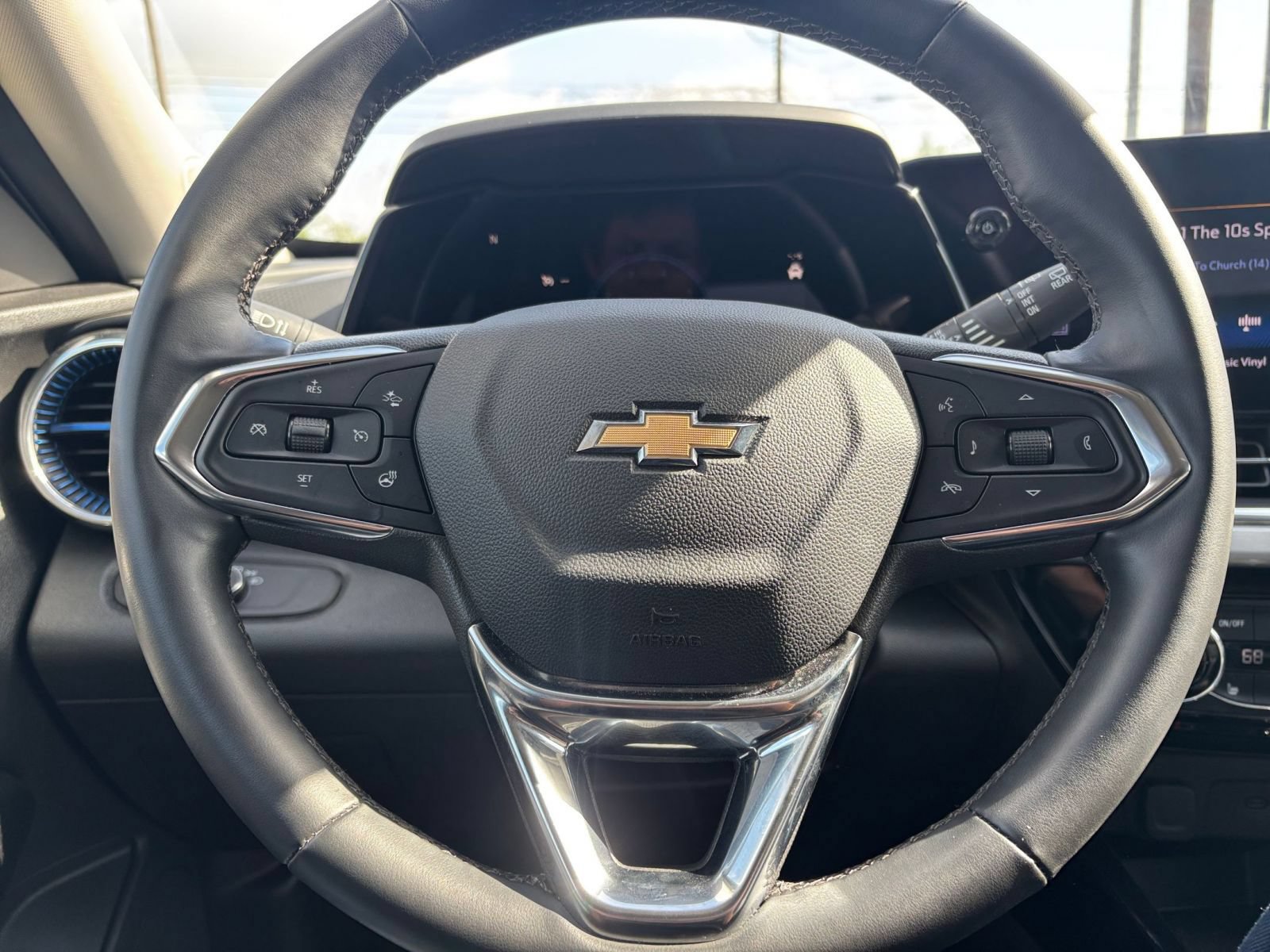 Used 2025 Chevrolet Trax LT w/ LT Convenience Package FWD image 27