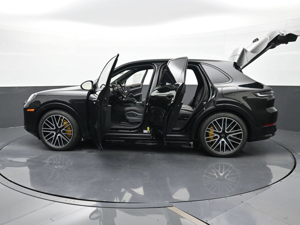 New 2026 Porsche Cayenne Turbo AWD/4WD image 32