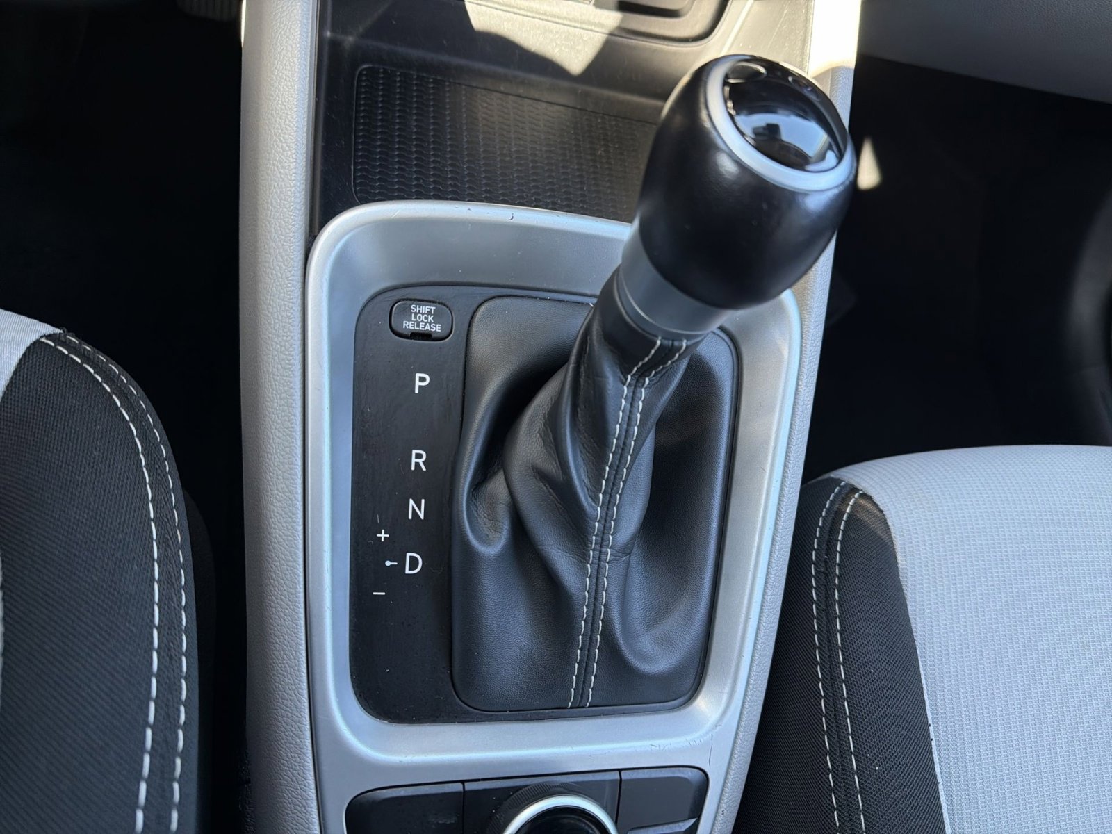 Certified 2023 Hyundai Venue SEL image 21