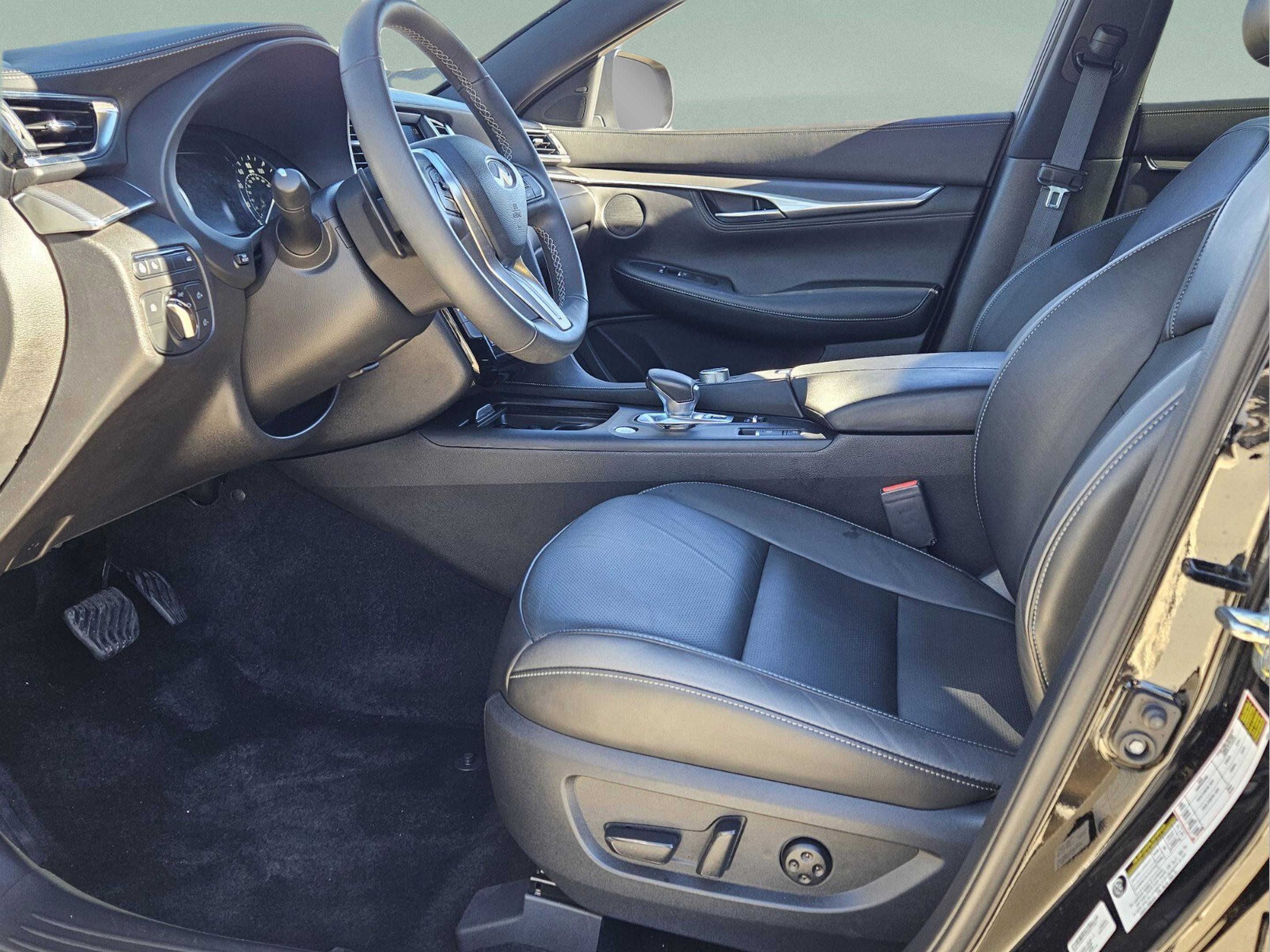 Used 2023 INFINITI QX55 Luxe w/ Cargo Package image 16