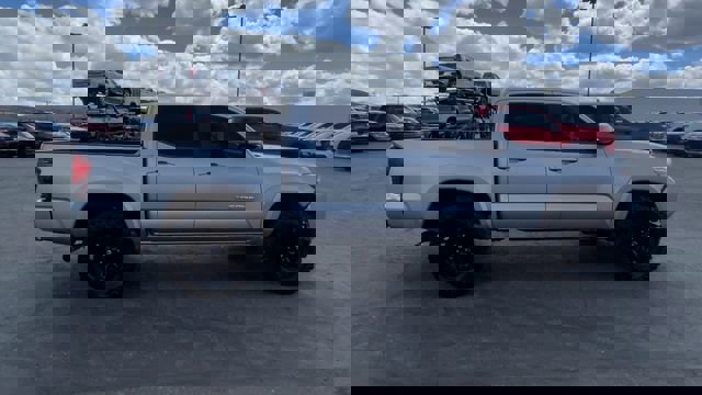 Used 2019 Toyota Tacoma SR5 image 9