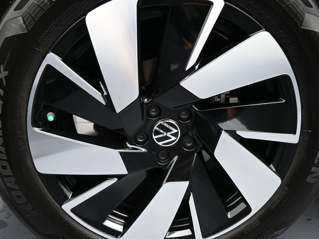 Used 2024 Volkswagen Atlas Cross Sport SE image 41