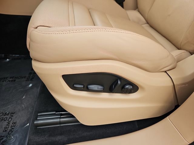 Used 2023 Porsche Cayenne Platinum Edition image 18