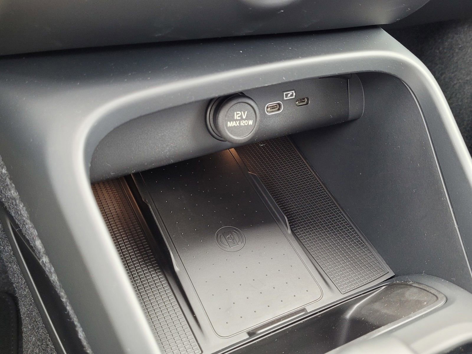 New 2026 Volvo XC40 B4 Core w/ Climate Package image 19