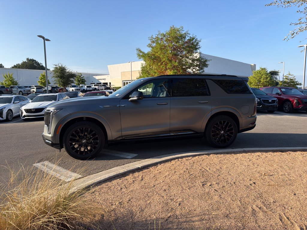 New 2026 Cadillac Escalade IQL Sport 2 w/ LPO, ONYX Package AWD/4WD image 4