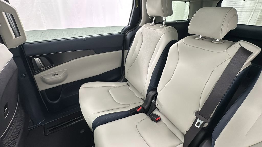 New 2026 Kia Carnival SX w/ SX Dark Edition Package FWD image 14