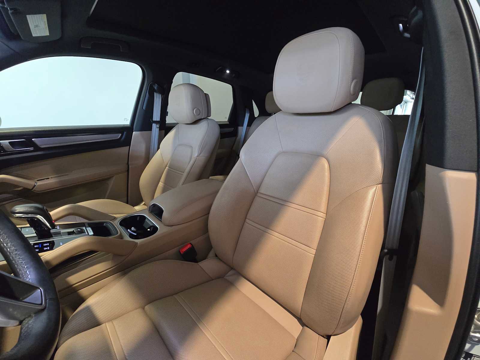 Used 2022 Porsche Cayenne Platinum Edition AWD/4WD image 5
