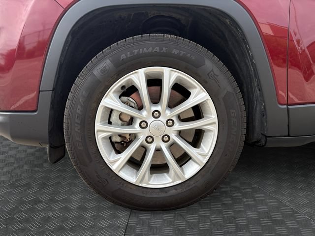 Used 2020 Jeep Cherokee Latitude AWD/4WD image 13