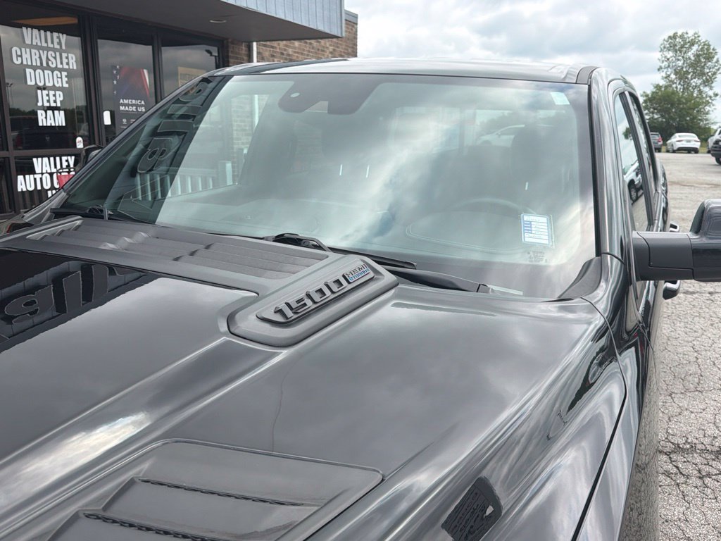 Used 2024 RAM 1500 Laramie AWD/4WD image 15