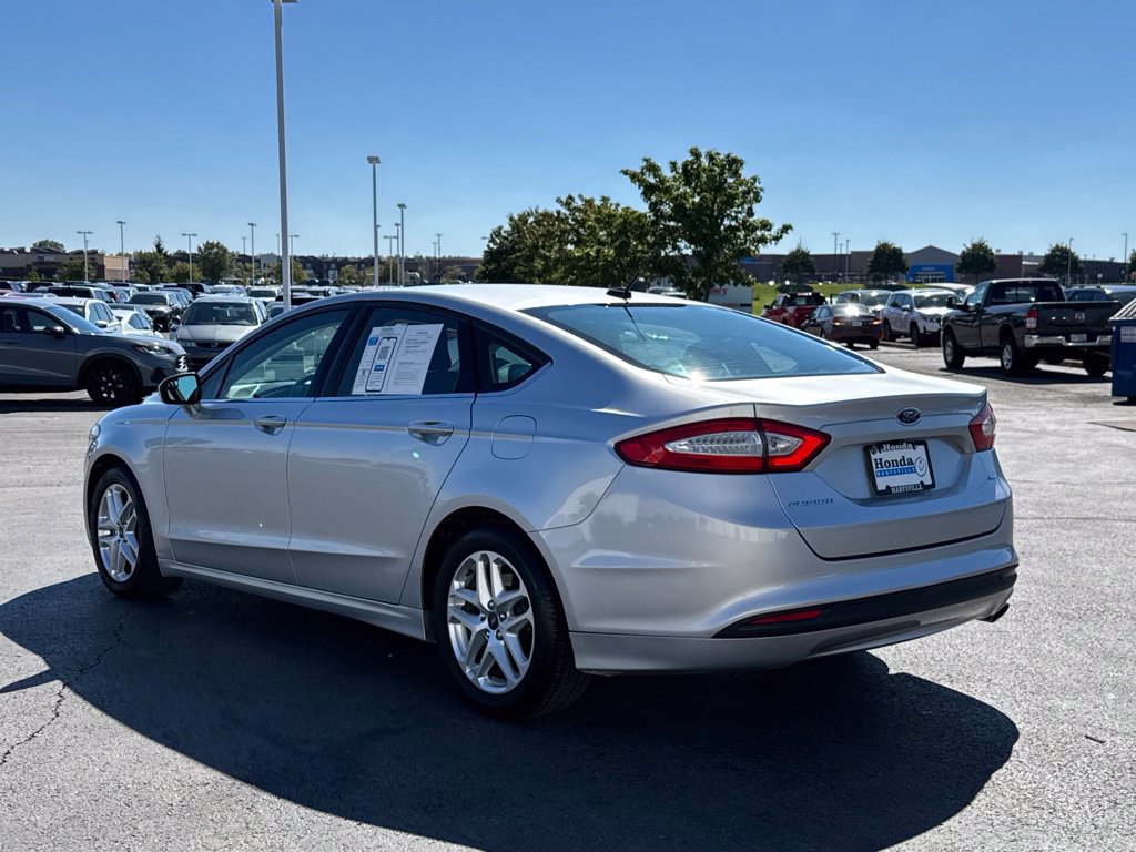 Used 2016 Ford Fusion SE FWD image 5
