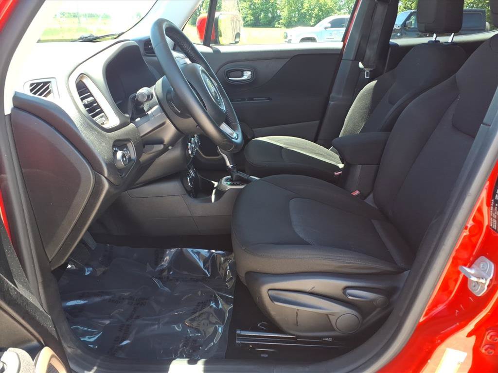 Used 2016 Jeep Renegade Latitude AWD/4WD image 22