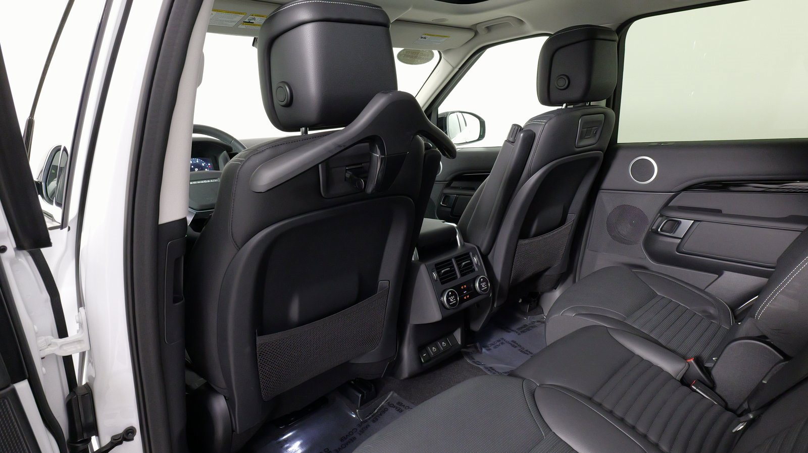 Used 2024 Land Rover Discovery S image 36