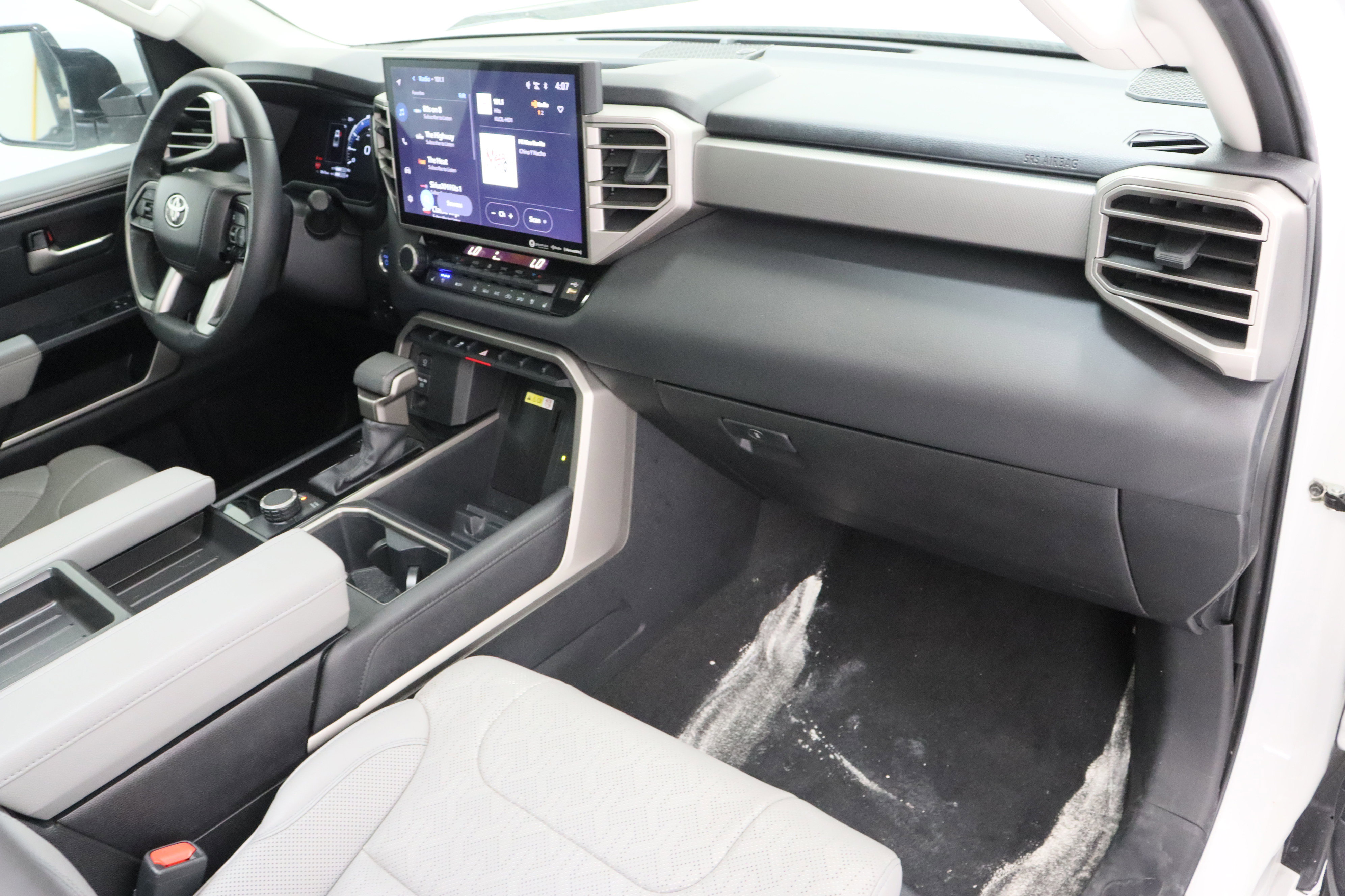 Used 2023 Toyota Tundra Limited w/ Power Package RWD image 39