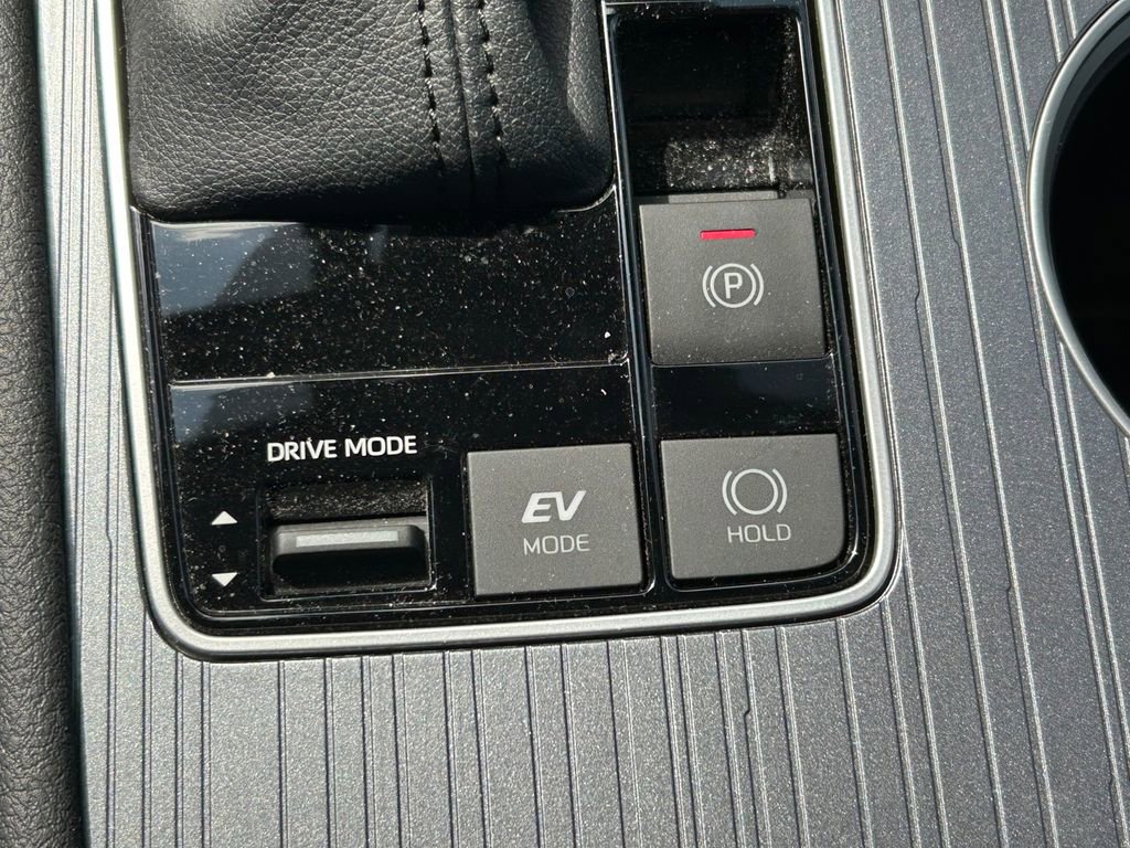 Used 2025 Toyota Sienna LE image 31