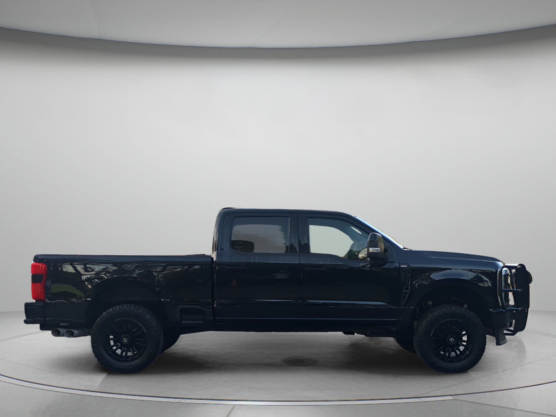 Used 2025 Ford F250 Lariat w/ Black Appearance Package AWD/4WD image 39