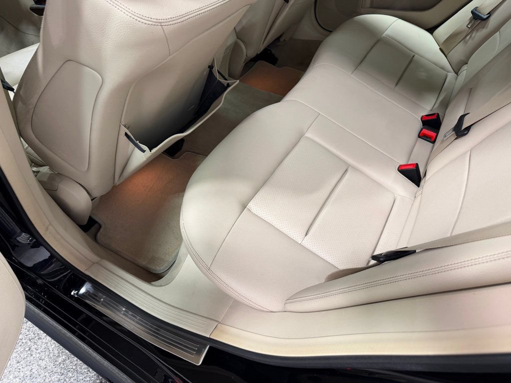 Used 2014 Mercedes-Benz E 350 4MATIC Sedan image 13