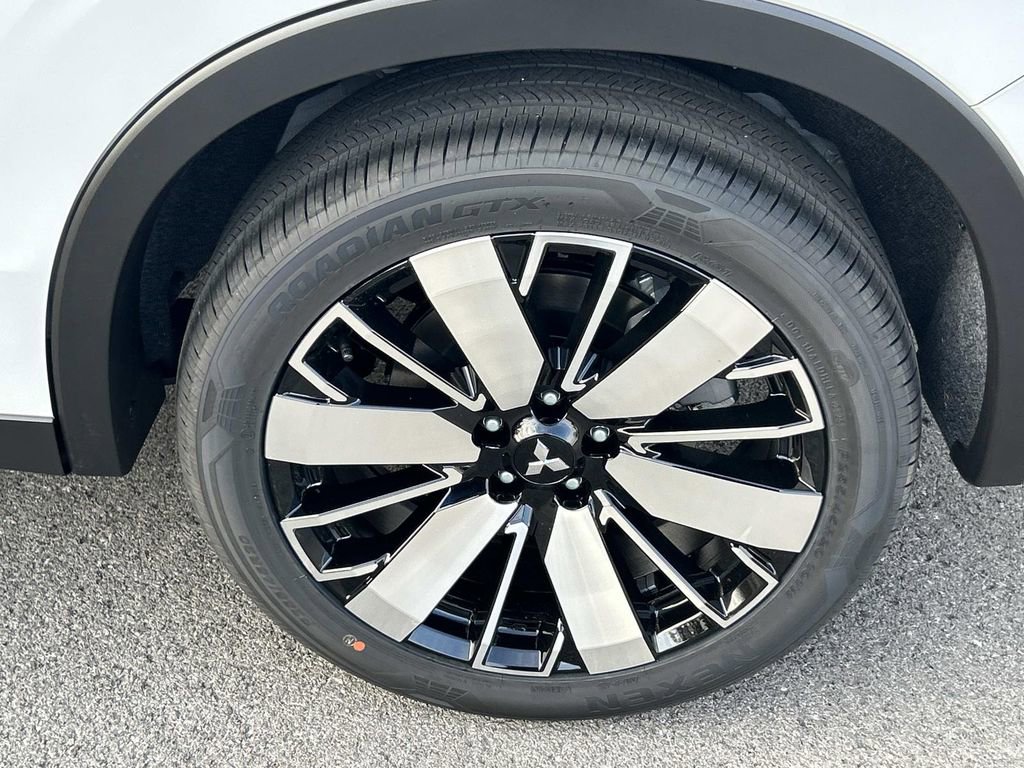 New 2026 Mitsubishi Outlander SE image 13