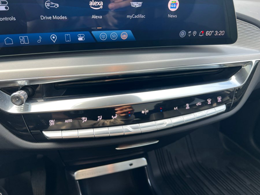 Used 2024 Cadillac Lyriq Luxury w/ LPO, Floor Liner Package image 30