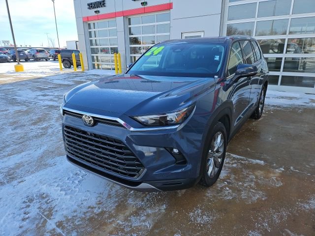 Used 2024 Toyota Grand Highlander Limited image 3