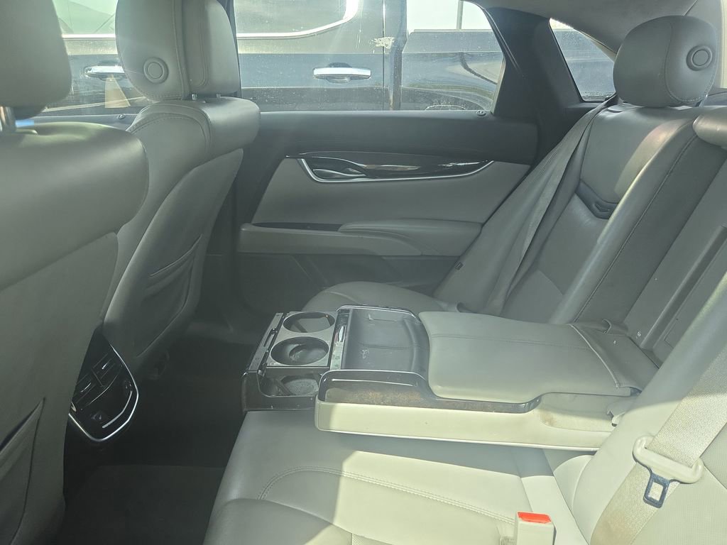 Used 2014 Cadillac XTS Luxury FWD image 7