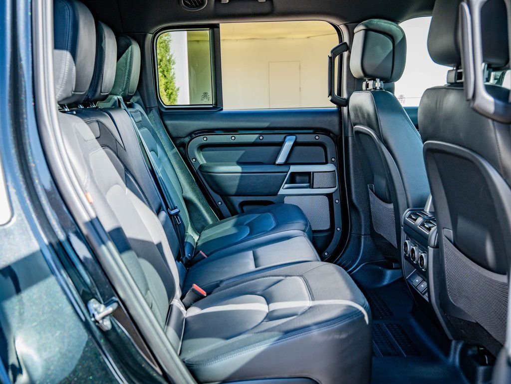 Used 2023 Land Rover Defender 130 X-Dynamic SE image 44