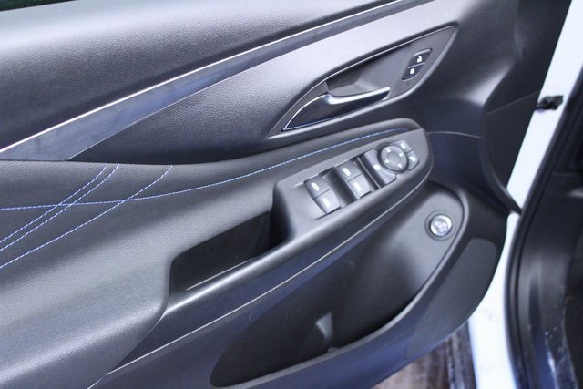 Used 2025 Buick Envista Sport Touring image 11