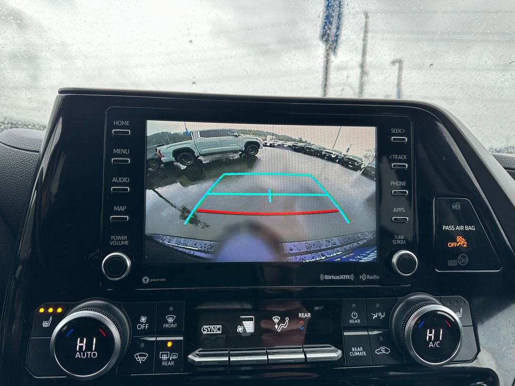 Used 2022 Toyota Highlander XLE image 18