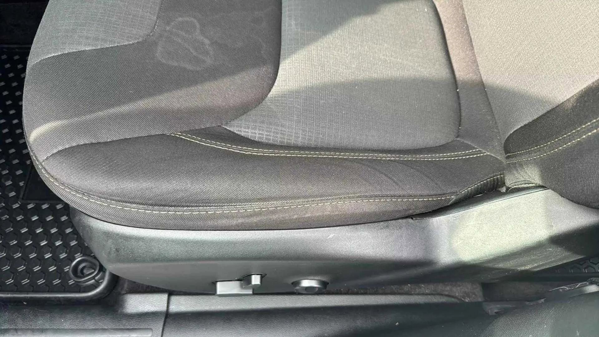 Used 2017 Jeep Cherokee Latitude w/ Comfort/Convenience Group image 15