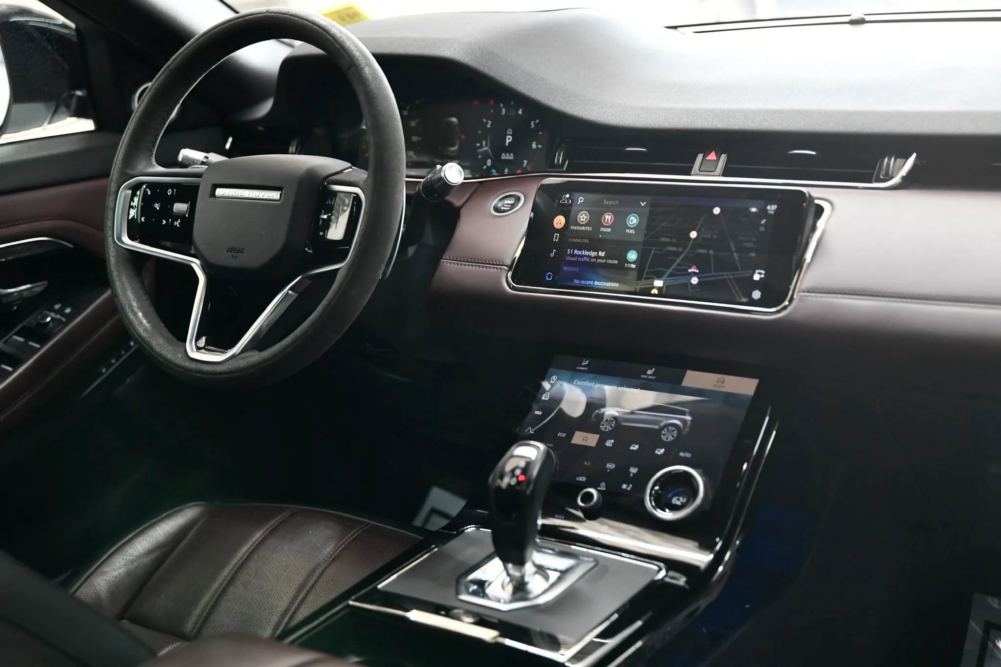 Used 2022 Land Rover Range Rover Evoque R-Dynamic SE image 18