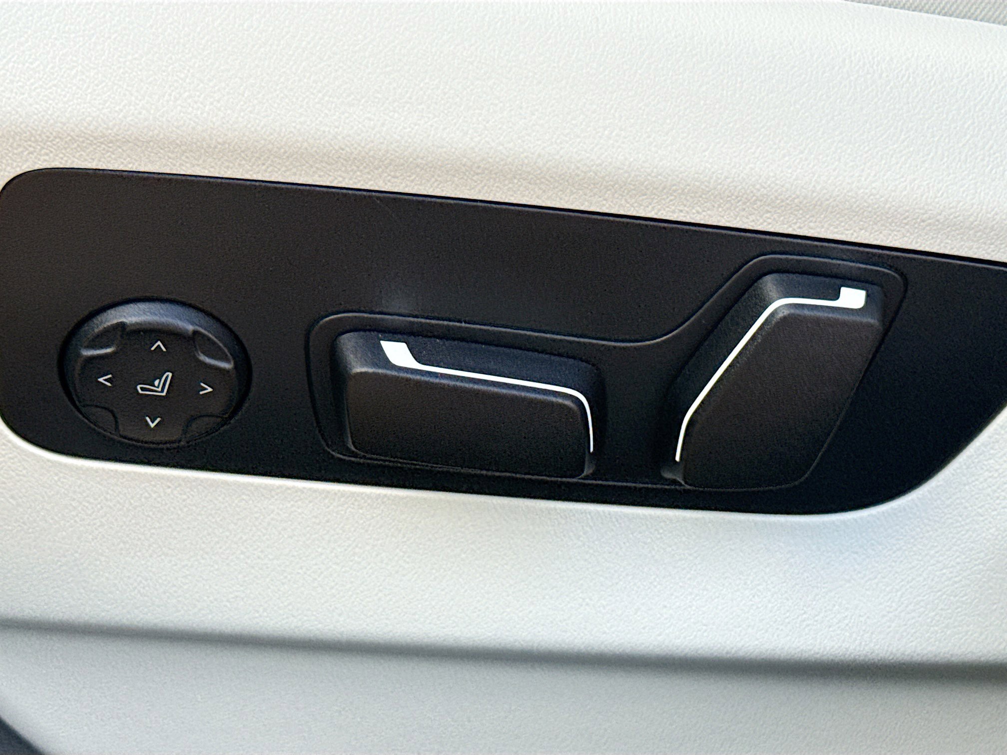 New 2026 BMW 530i w/ Convenience Package image 26