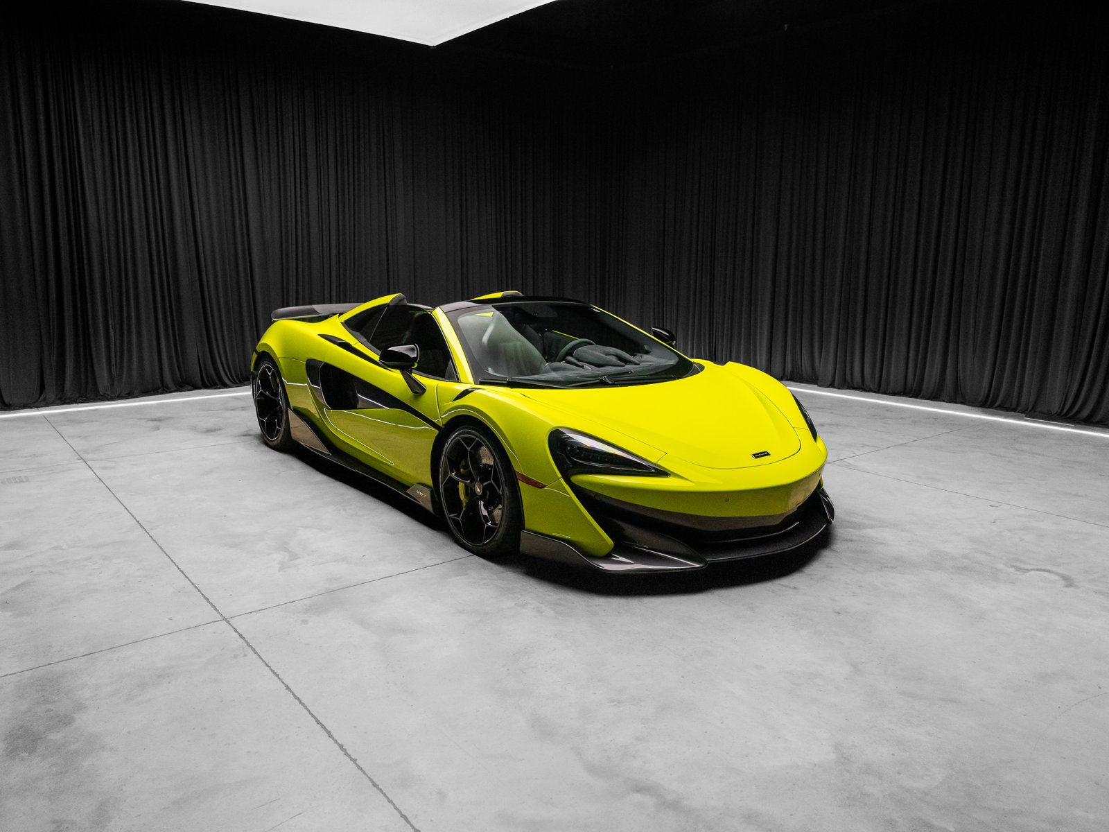 Used 2020 McLaren 600LT Spider RWD image 17