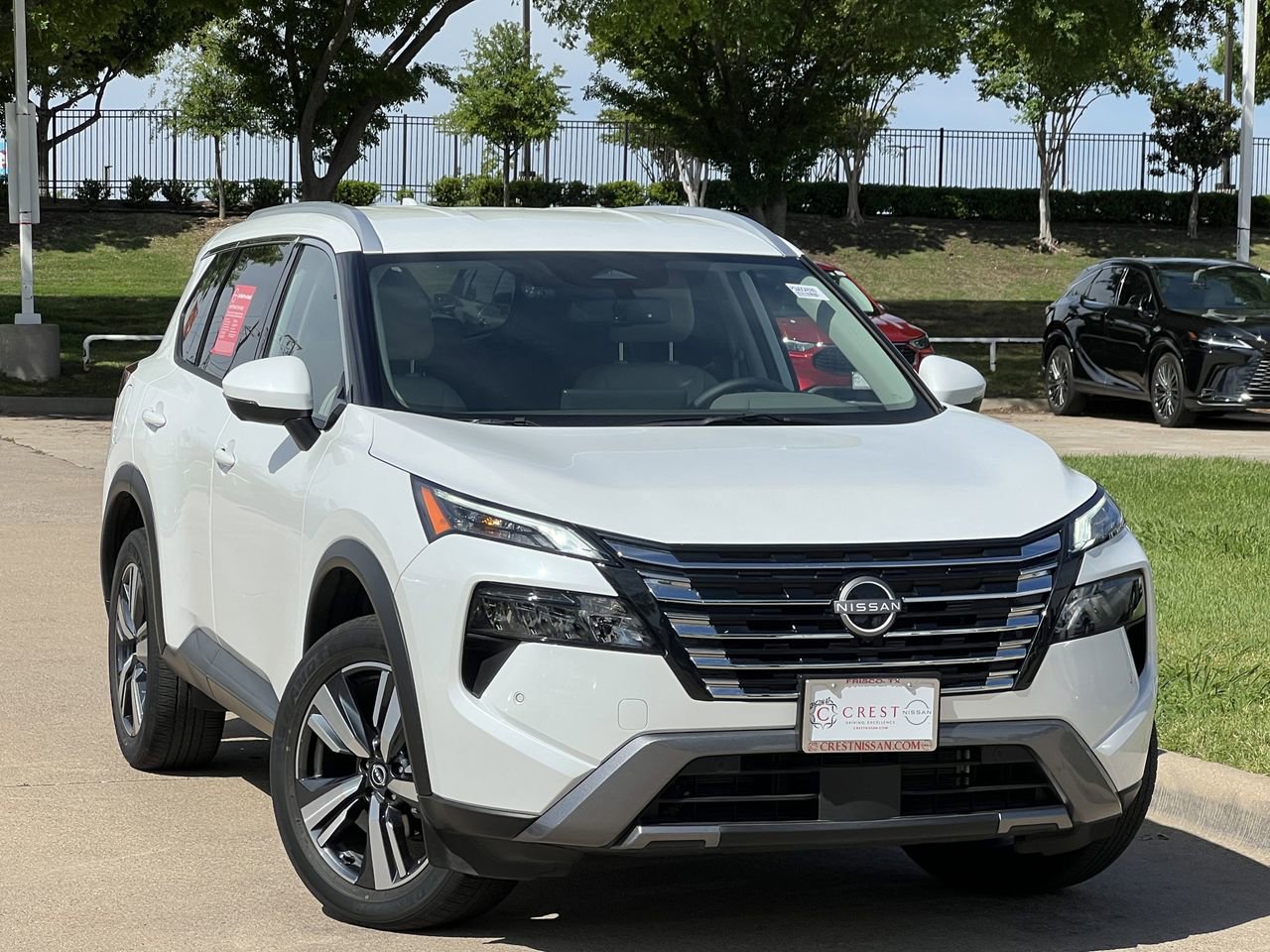 Certified 2025 Nissan Rogue SL FWD image 2