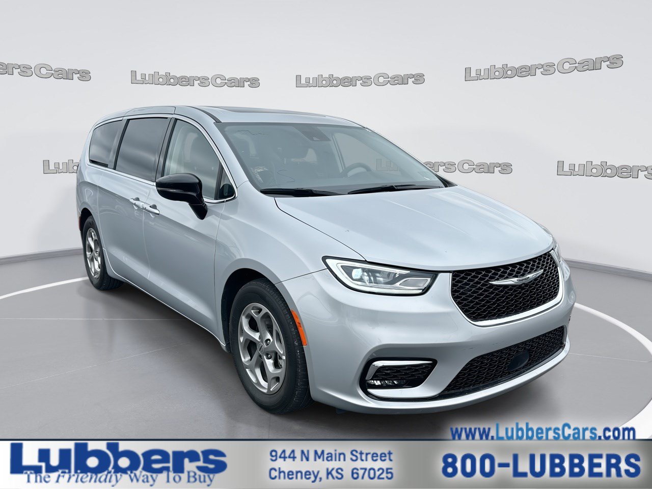 Used 2024 Chrysler Pacifica Limited FWD image 1