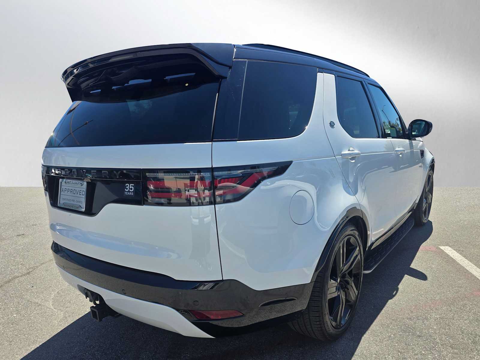 Used 2025 Land Rover Discovery Dynamic SE AWD/4WD image 5