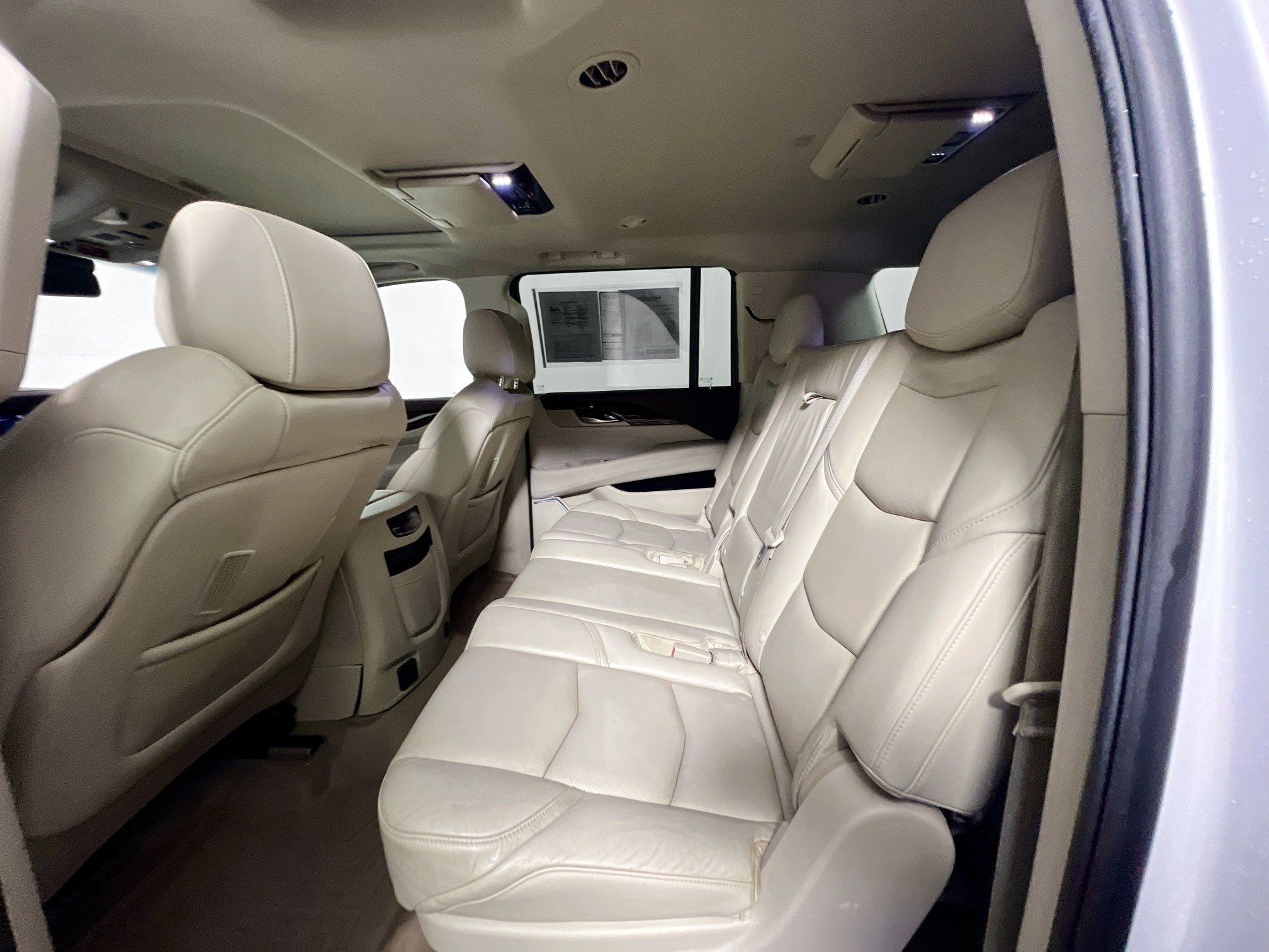 Used 2017 Cadillac Escalade ESV Luxury RWD image 29