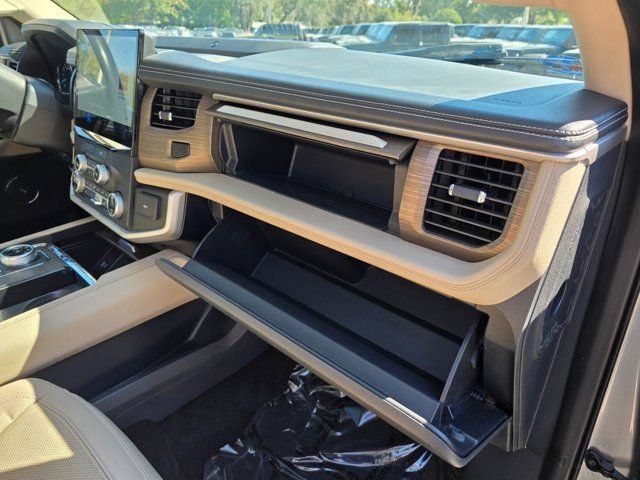Used 2022 Ford Expedition Limited AWD/4WD image 36