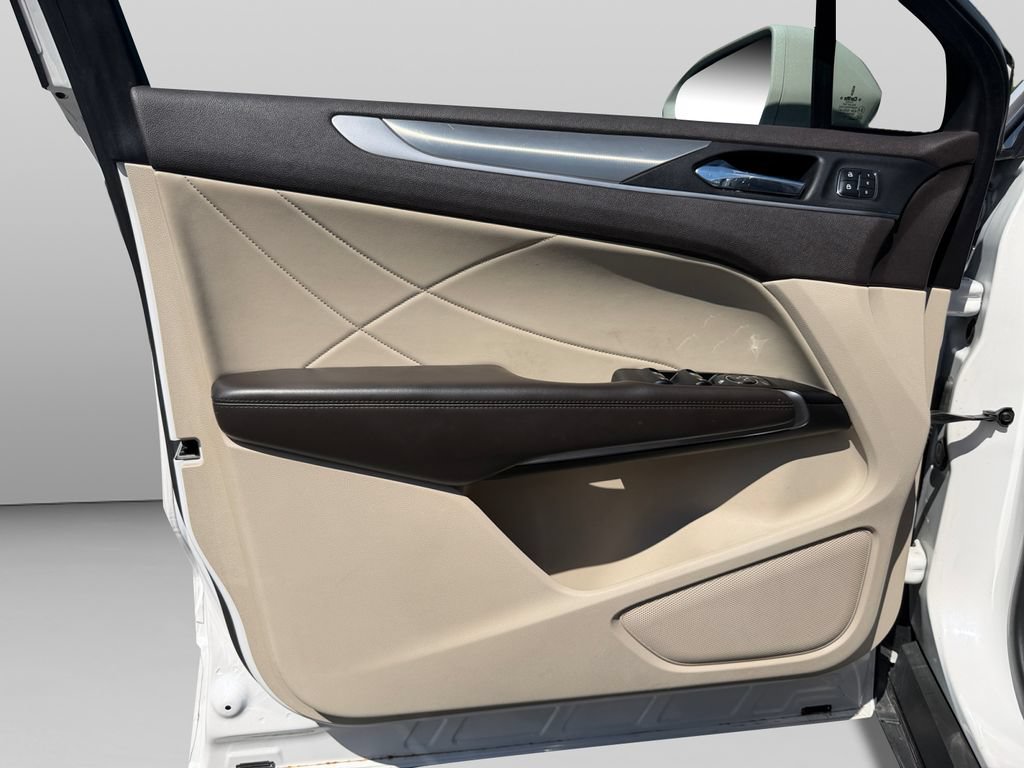 Used 2019 Lincoln MKC Premiere FWD image 16