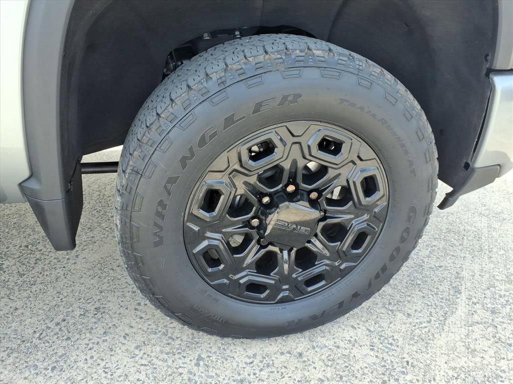 Used 2024 Chevrolet Silverado 2500 High Country w/ Technology Package image 9