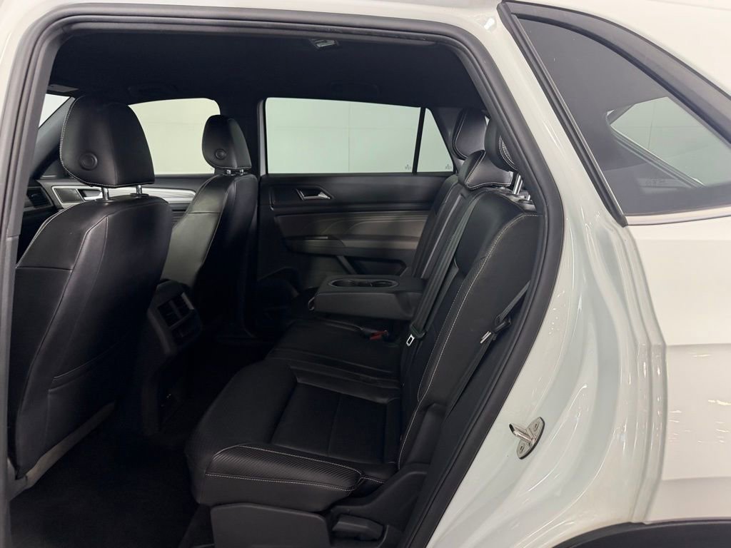 Used 2021 Volkswagen Atlas Cross Sport SE w/ 20" Black Wheels Package FWD image 25