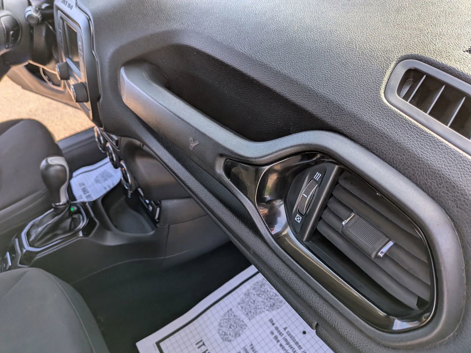 Used 2016 Jeep Renegade Latitude image 41