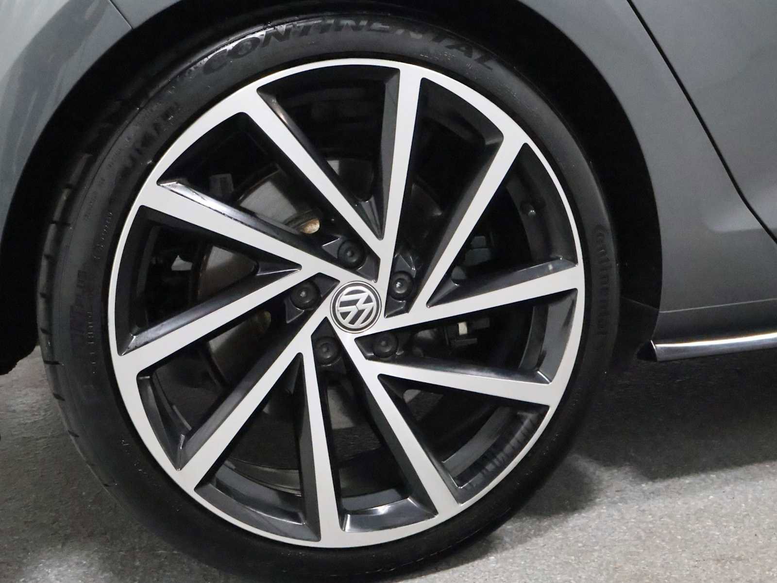 Used 2019 Volkswagen Golf R 4-Door AWD/4WD image 34