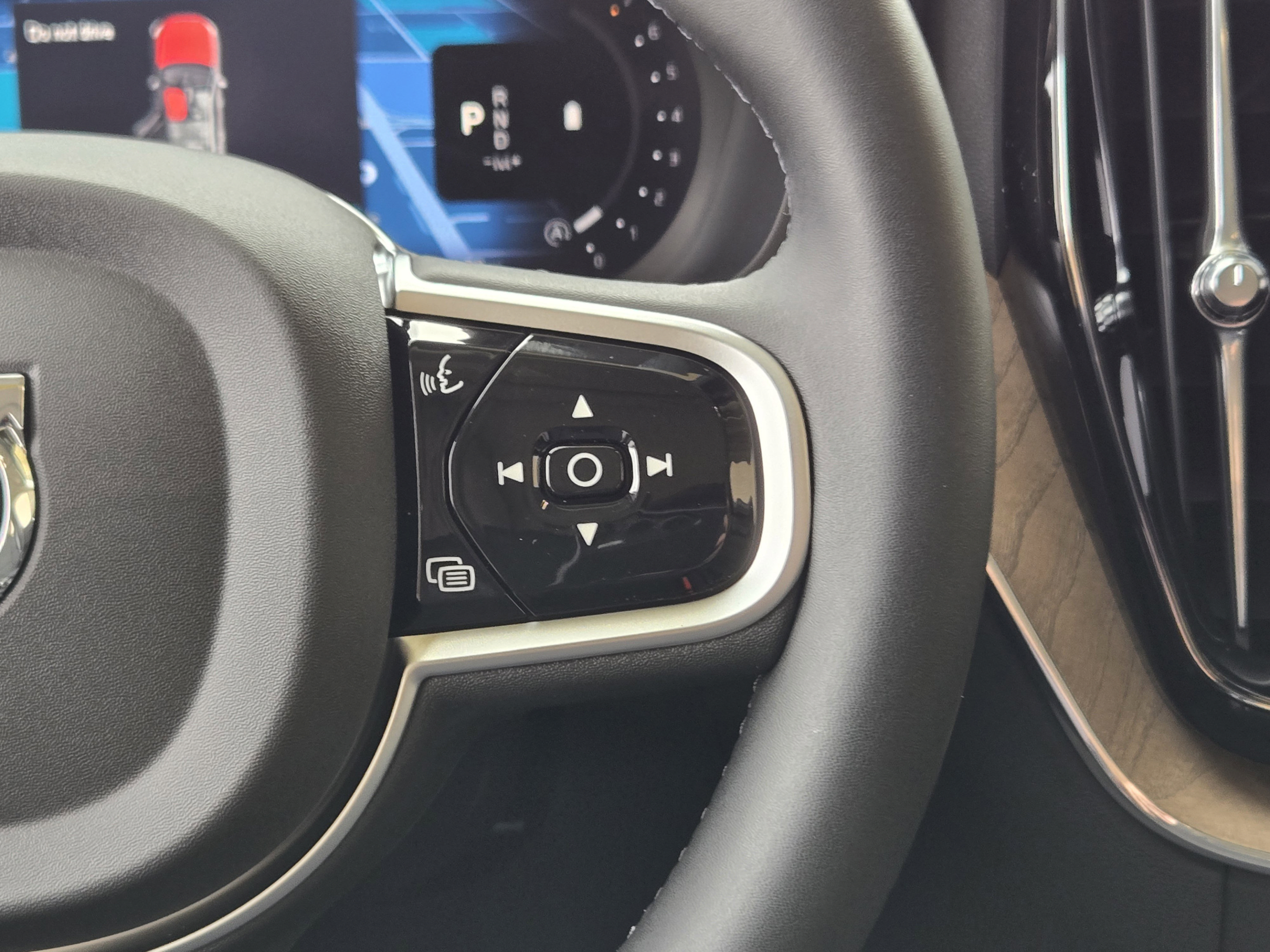 New 2026 Volvo XC60 B5 Core AWD/4WD image 24