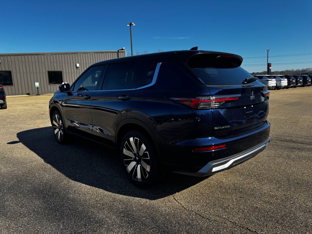 New 2026 Mitsubishi Outlander LE image 4