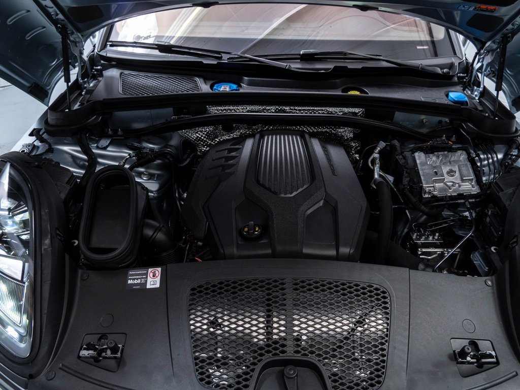 Used 2025 Porsche Macan image 29