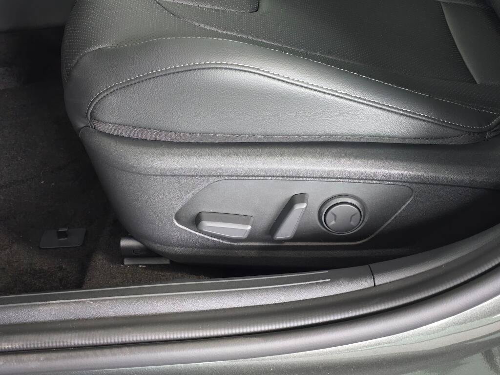 New 2026 Hyundai Elantra Limited FWD image 18