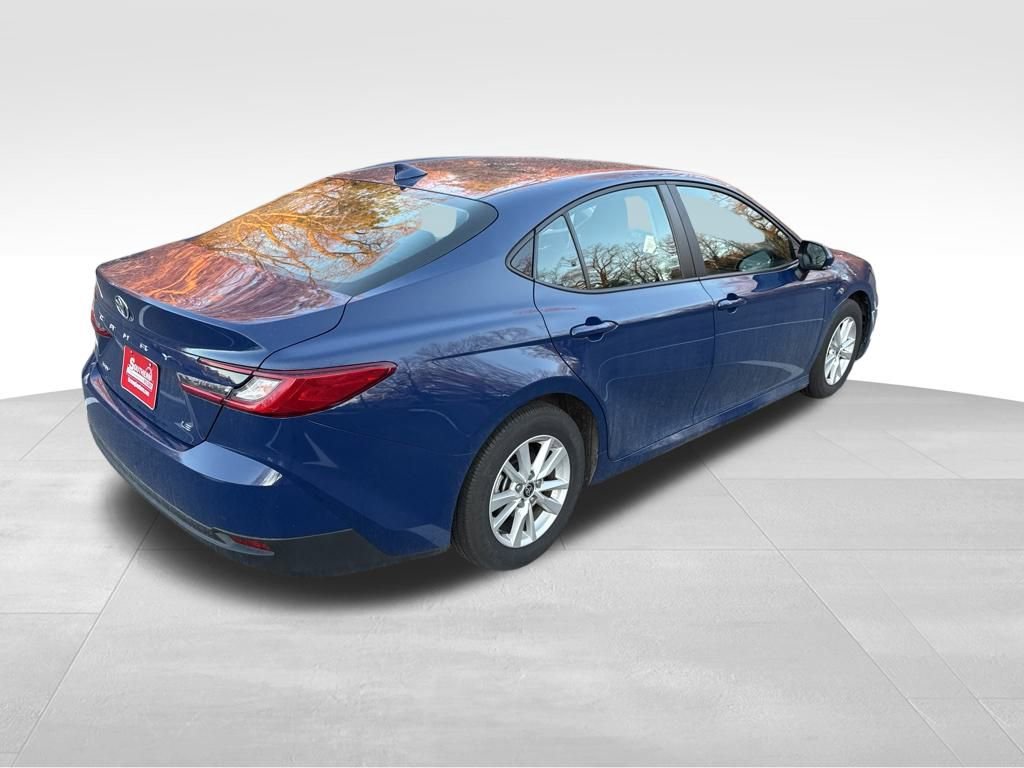 Used 2025 Toyota Camry LE image 5