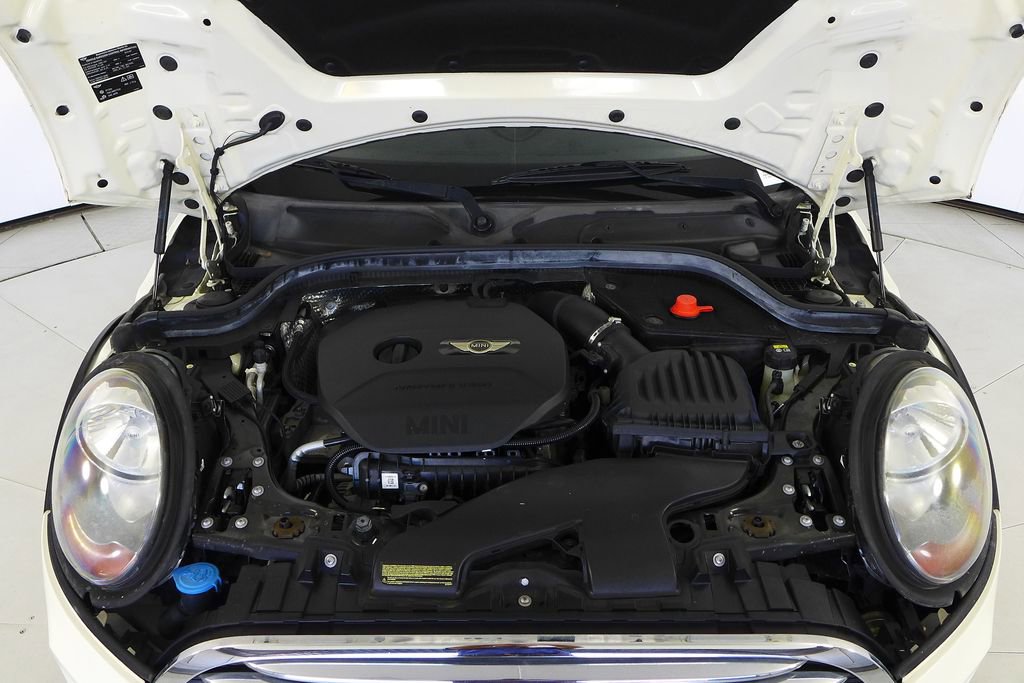 Used 2015 MINI Cooper 2-Door Hardtop image 6